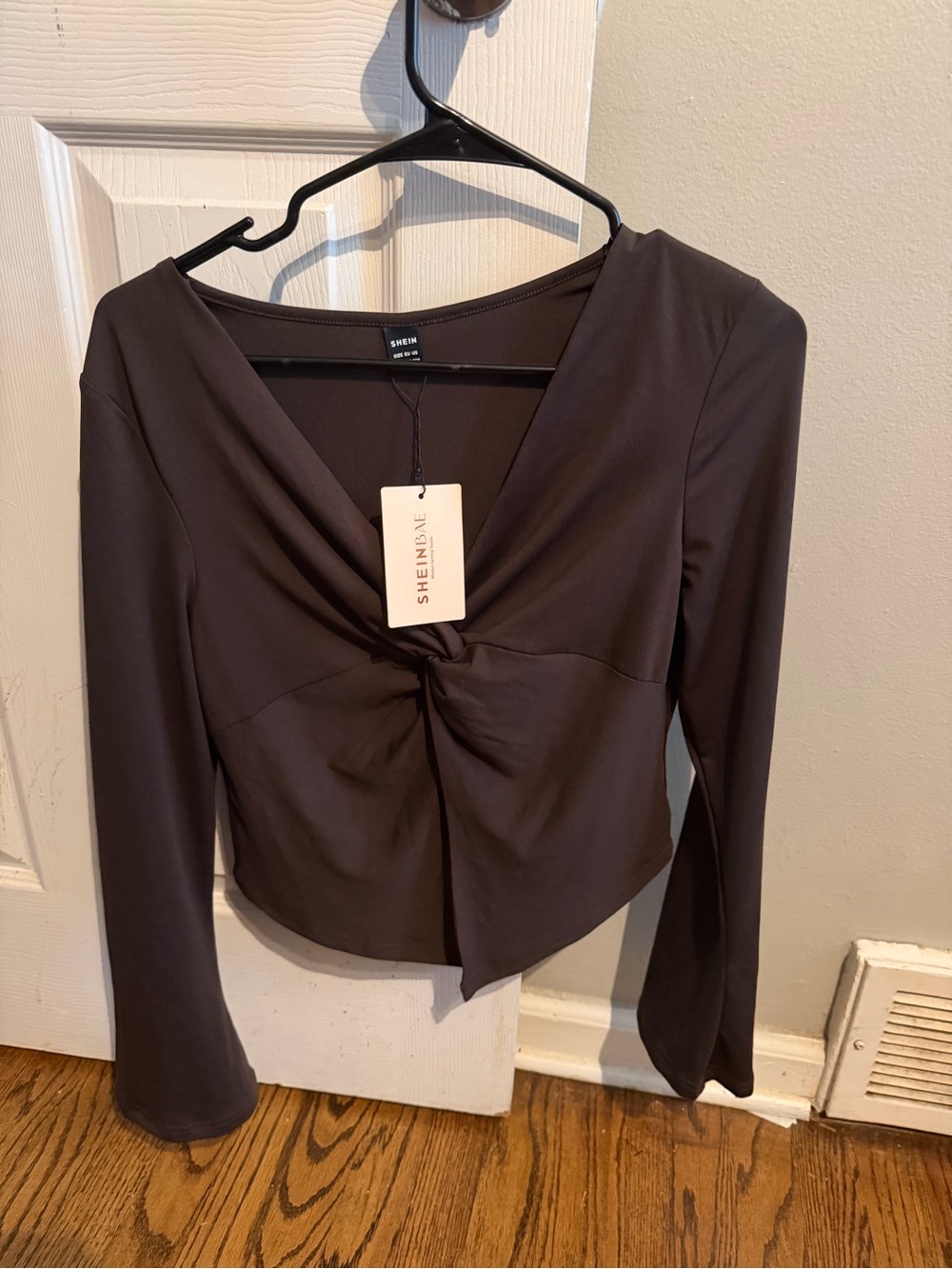 SHEIN Front Front Twist Knot Long Sleeve Crop Top
